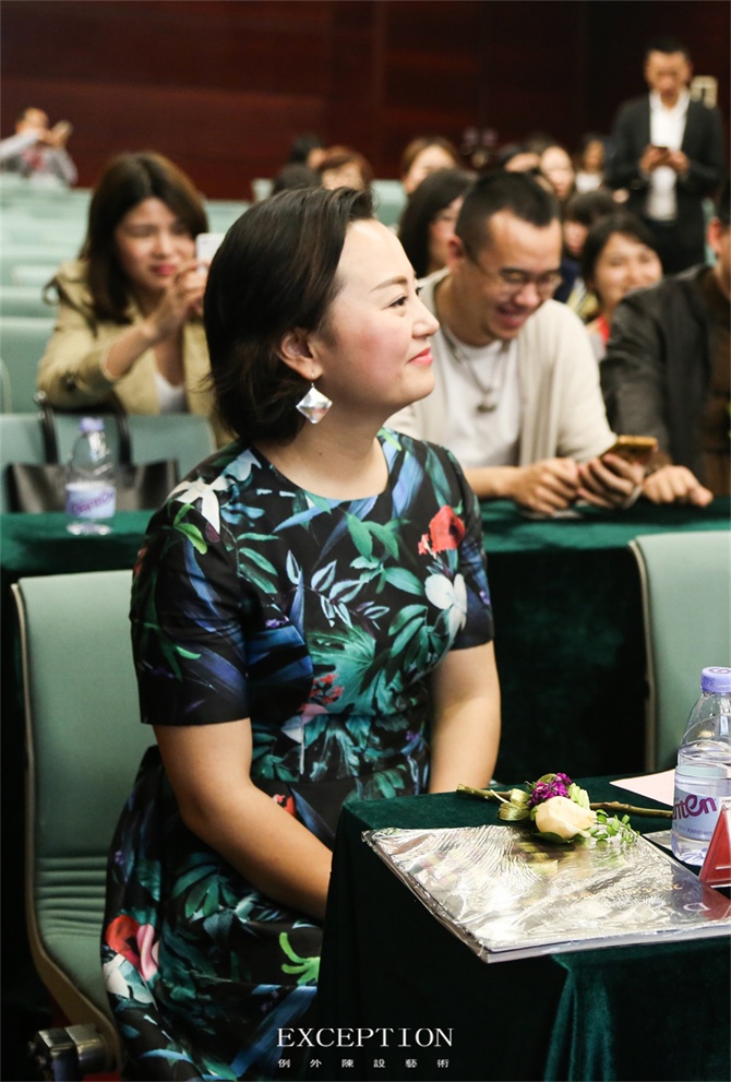 “十雅”魅力綻放，你們注意到女神手上的藍(lán)色錦魚了嗎？-別墅設(shè)計(jì),軟裝設(shè)計(jì),室內(nèi)設(shè)計(jì),豪宅設(shè)計(jì),深圳例外軟裝設(shè)計(jì)公司