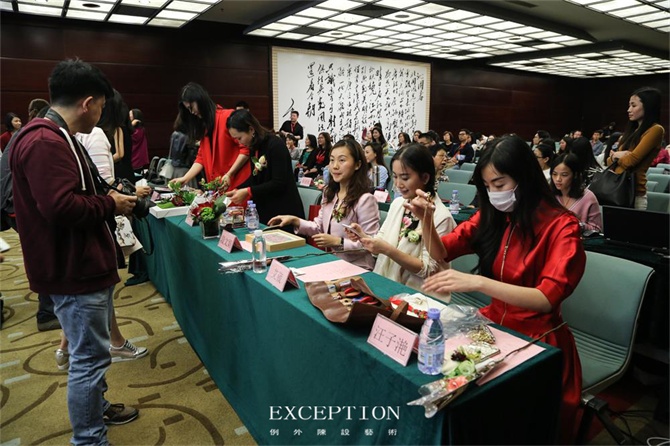 “十雅”魅力綻放，你們注意到女神手上的藍(lán)色錦魚了嗎？-別墅設(shè)計(jì),軟裝設(shè)計(jì),室內(nèi)設(shè)計(jì),豪宅設(shè)計(jì),深圳例外軟裝設(shè)計(jì)公司